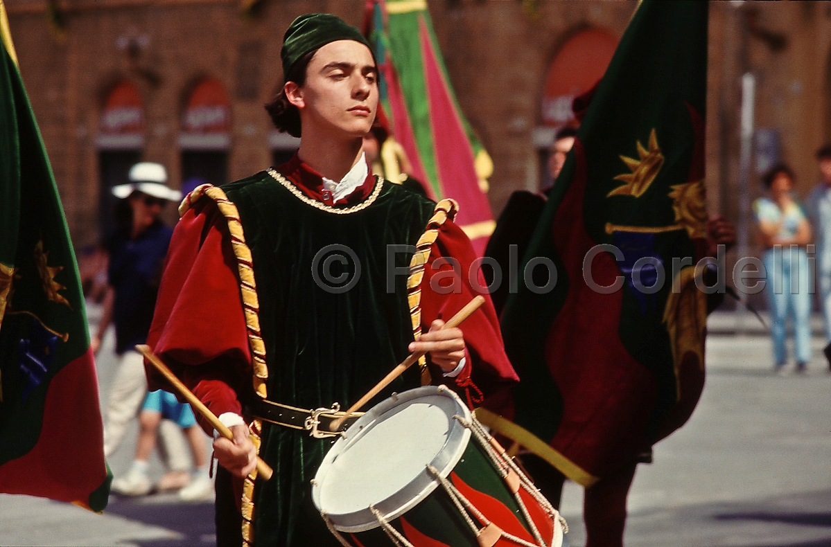 Flag wavers, Siena, Tuscany, Italy
(cod:Tuscany 33)